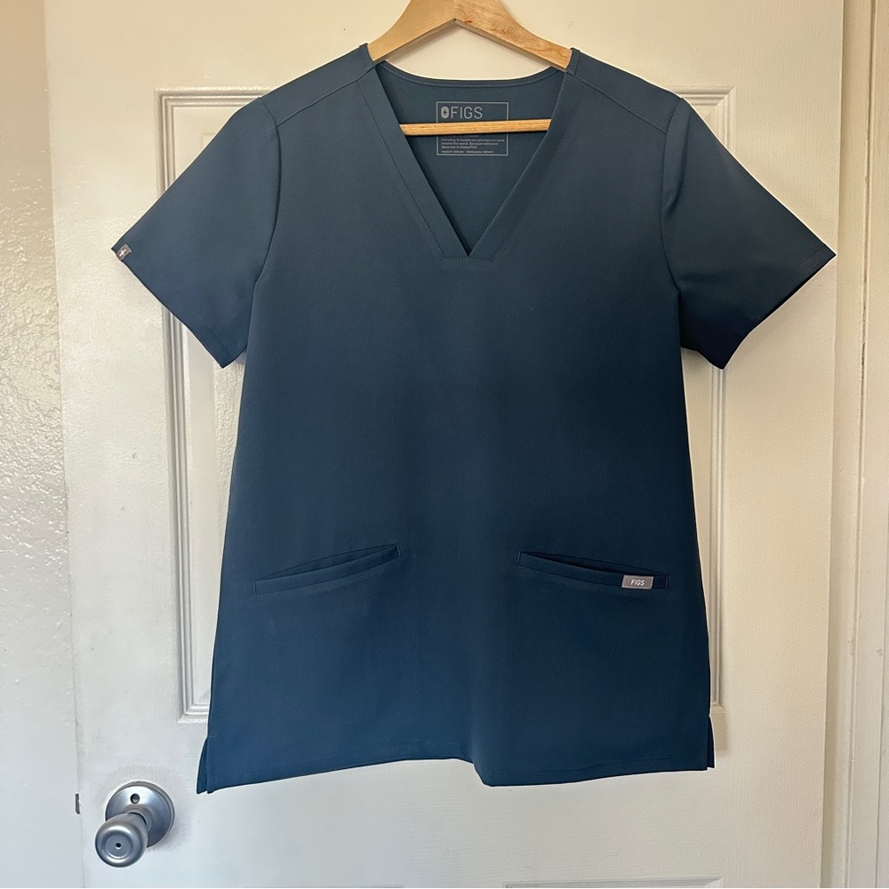 FIGS Women’s Scrub Top